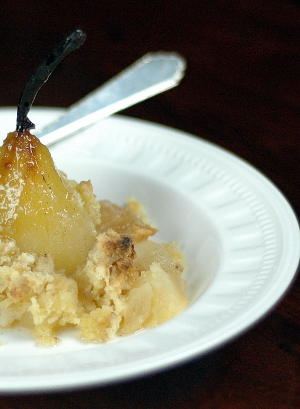 Vanilla Poached Pear and Apple Crumble