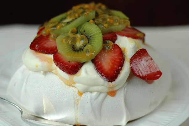 Soft Meringues with fruit and cream