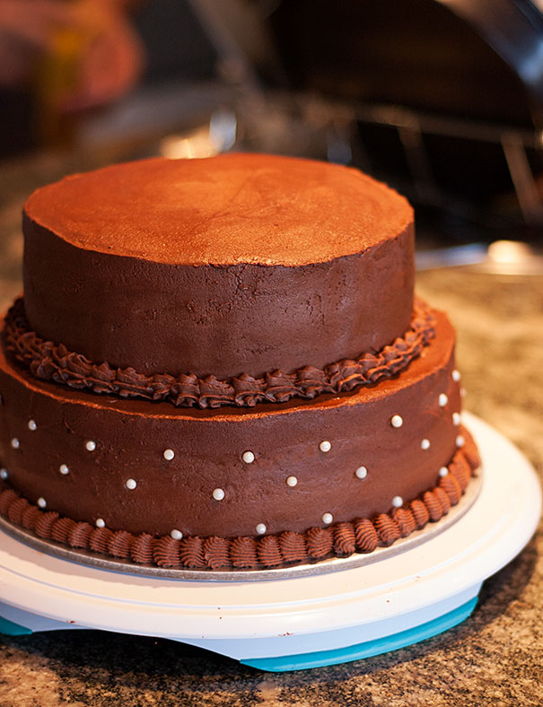 How to make a 2-tier chocolate birthday cake