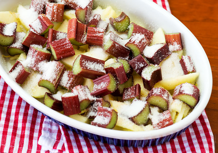 How to make apple rhubarb crumble