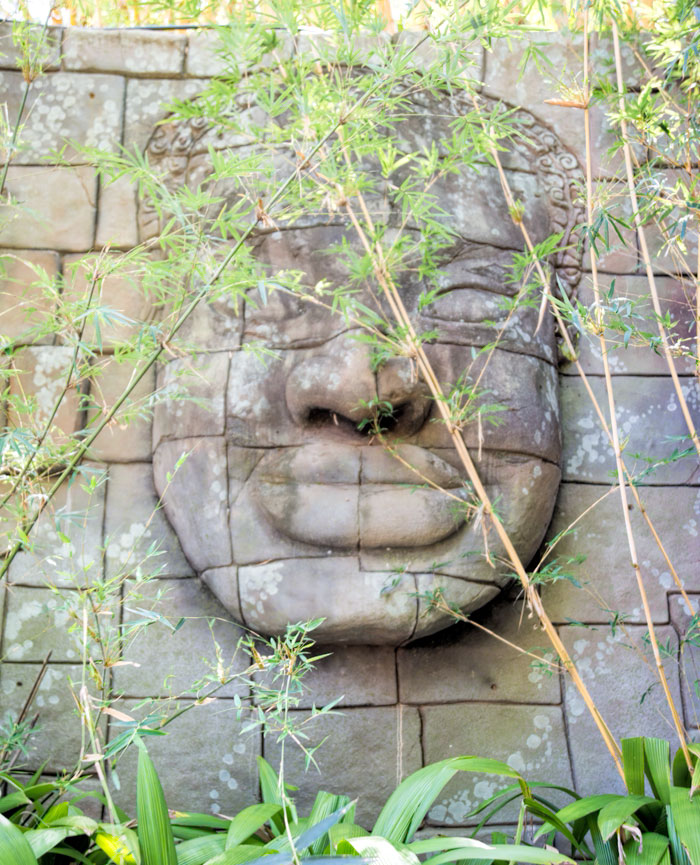 Bas relief sculpture at Australia Zoo