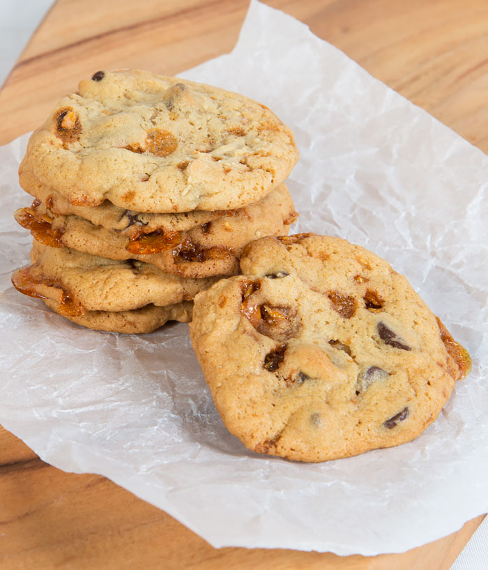 chocolate chip and almond toffee crunch cookies
