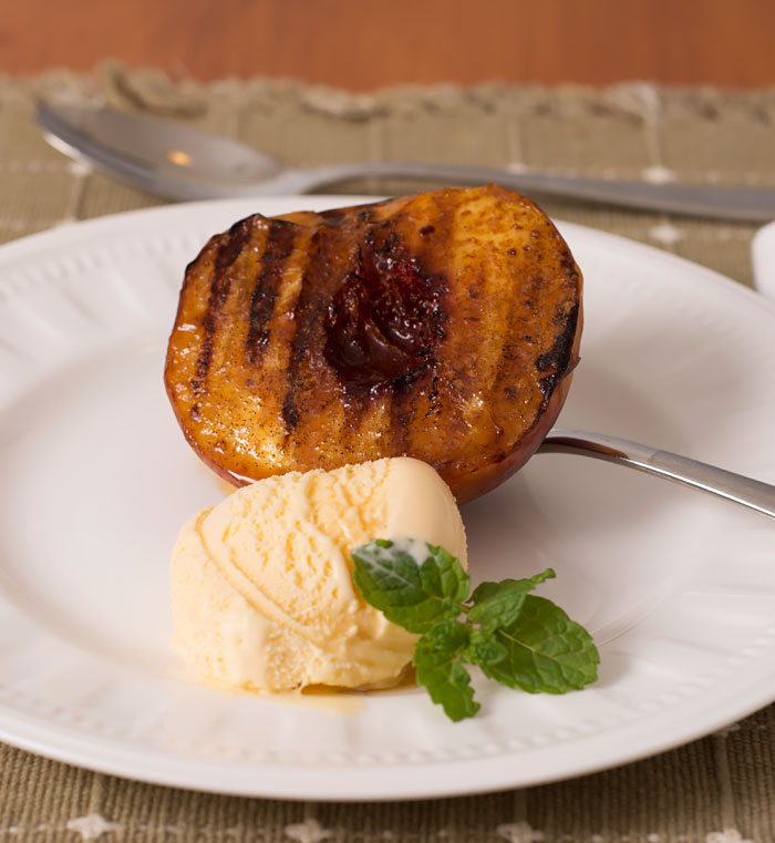 Grilled Peaches with Cinnamon and Maple Syrup