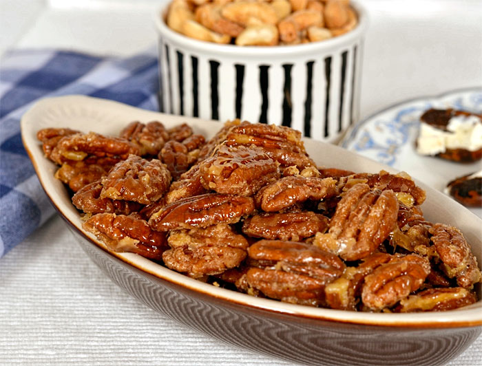 Candied Pecans with brown sugar and maple syrup